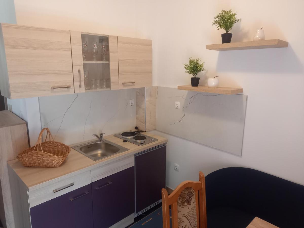Studio Apartman Sutic Кастель-Нови Экстерьер фото