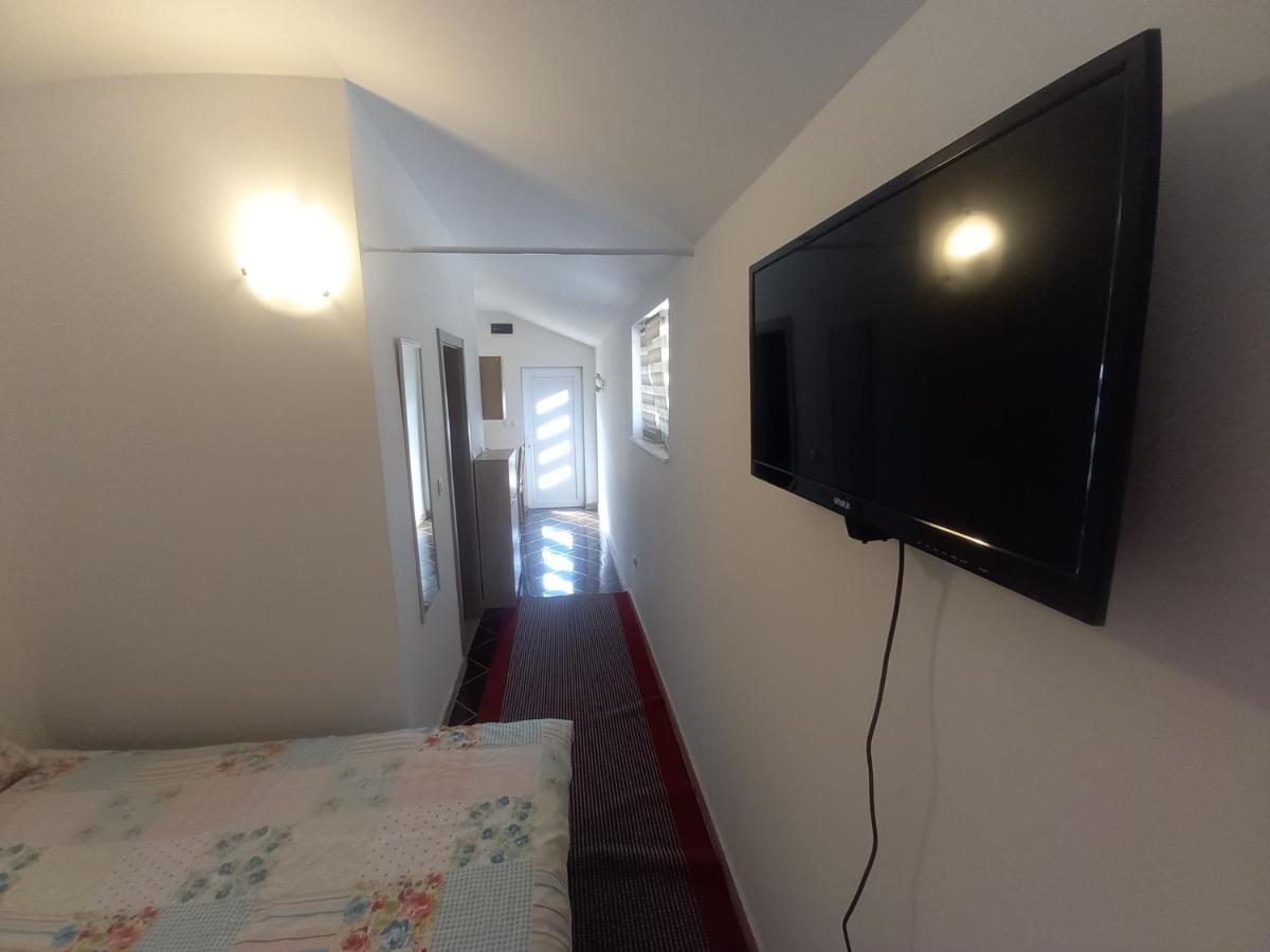 Studio Apartman Sutic Кастель-Нови Экстерьер фото